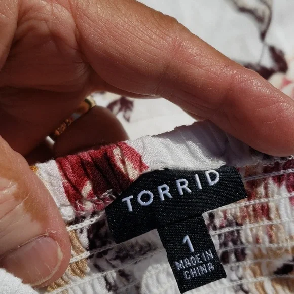 TORRID Ivory rose print DRESS On/Off shoulder, Ruched top. SIZE 1 EUC - Picture 12 of 12